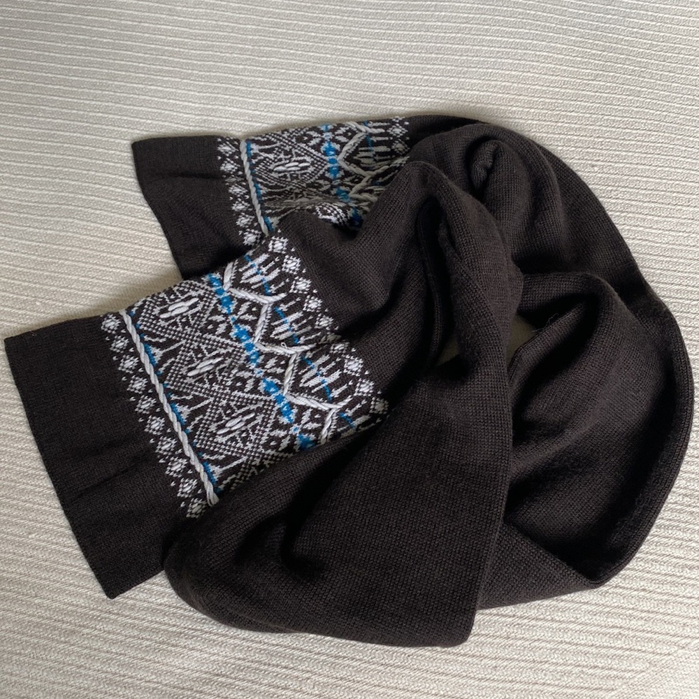 Eddie Bauer 100% merino knitted scarf